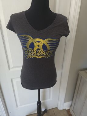 Mudd Aerosmith Charcoal V-Neck Tee with Gold and Blue Wing Graphic